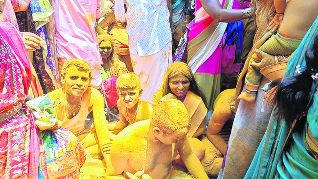 వైభవంగాబండారోత్సవం 
