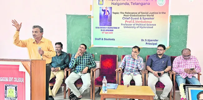 రాజ్యాంగ నిర్మాణంలో అంబేడ్కర్‌ కృషి ఎనలేనిది