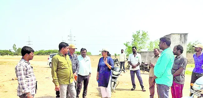 అభివృద్ధి పనుల పరిశీలన 