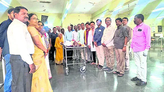 వైద్య కళాశాలకు దేహదానం 