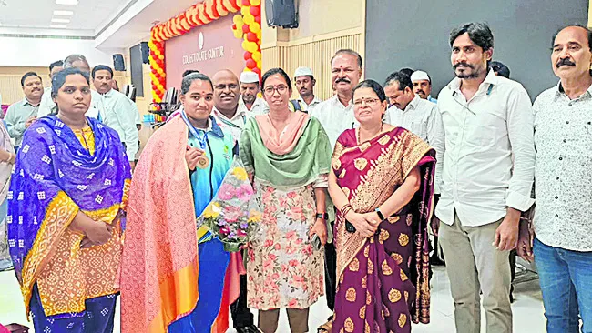 వెయిట్‌ లిఫ్టింగ్‌లో సత్తాచాటడం అభినందనీయం 