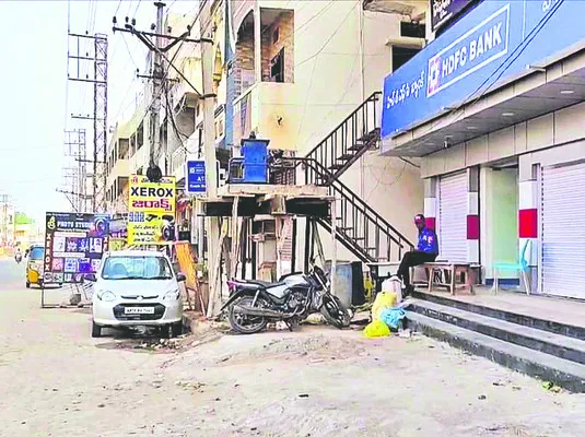 ఆక్రమణకు గురవుతున్నా పట్టించుకోరా? 