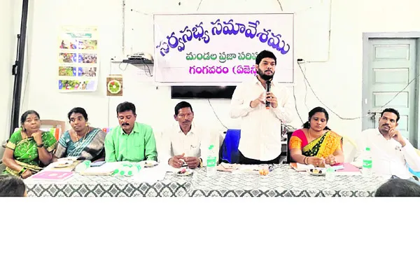 మండల సమావేశానికి గైర్హాజరైన అధికారులపై కలెక్టర్కు ఫిర్