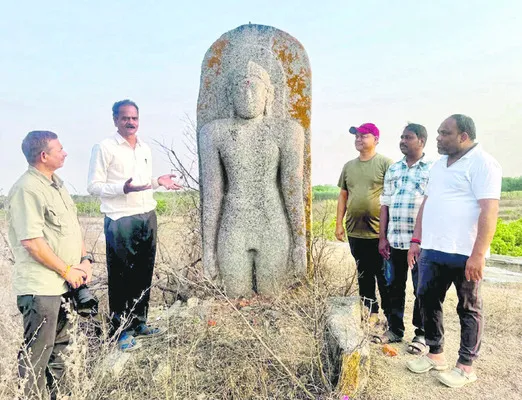 అతి పెద్ద జైన విగ్రహాన్ని కాపాడాలి