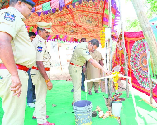 ● ఎస్పీ మహేశ్‌ బీ గీతే
