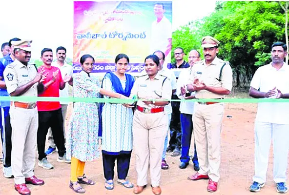 ఏఆర్‌ కానిస్టేబుల్‌ పేరిట వాలీబాల్‌ టోర్నమెంట్‌