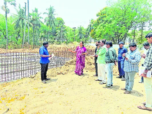 స్విమ్మింగ్‌ పూల్‌ నిర్మాణం పూర్తి చేయండి