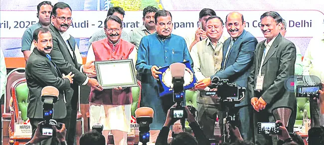 డెక్కన్ టోల్ వేస్కు గ్రీన్ హైవేస్–2023 అవార్డు