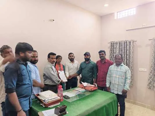 కాచాపూర్‌ గ్రామ సమస్యలు పరిష్కరించాలి 