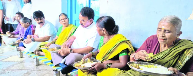 పేదల కడుపు నింపేందుకే సన్నబియ్యం