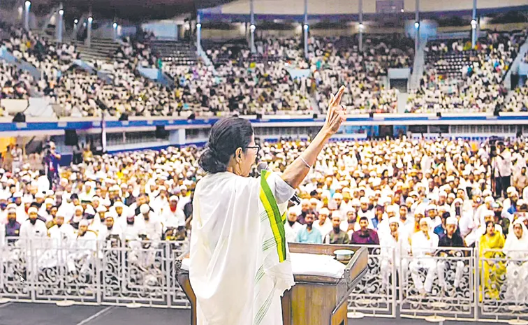 Mamata Banerjee launches attack on home ministry, BSF over Murshidabad