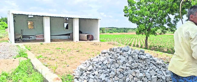 నెరవేరని ‘ఉపాధి’ లక్ష్యం