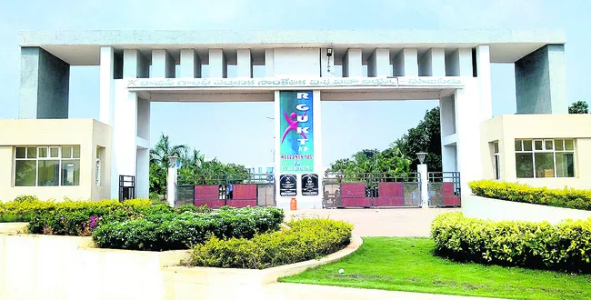 జీతాలు ఇవ్వండి.. మహాప్రభో! 