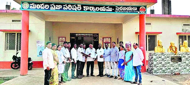 28 నుంచి ఉపాధి ఫీల్డ్‌ అసిస్టెంట్ల సమ్మె