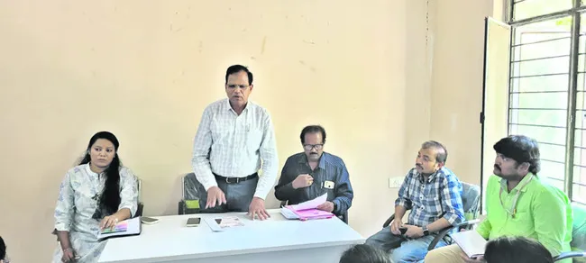 ప్రభుత్వ ఆస్పత్రిలోనే ప్రసవాలు జరిపించాలి 
