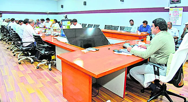 పరిశ్రమల స్థాపనకు అన్ని వనరులు సమకూర్చాలి 