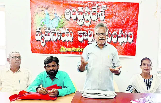 ఉపాధి బిల్లులు చెల్లించేదెన్నడు?