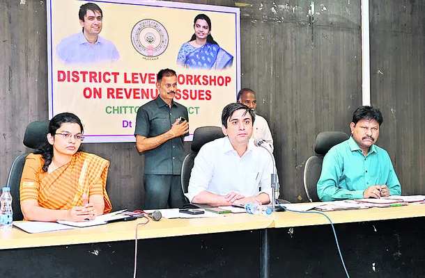 రెవెన్యూ సమస్యలు చిత్తశుద్ధితో పరిష్కరించండి