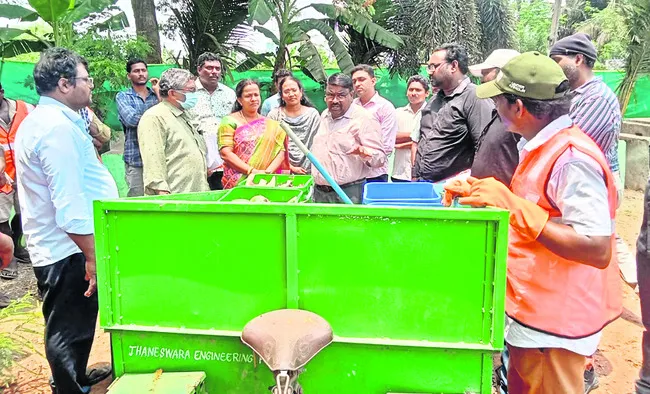 చెత్త నుంచి సంపద తయారీ కేంద్రం పరిశీలన 