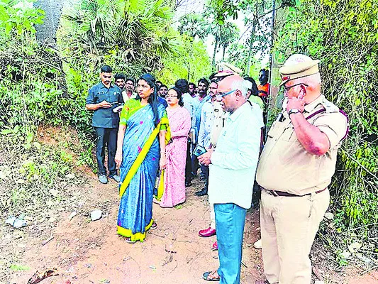 బాణసంచా తయారీలో భద్రతా ప్రమాణాలు ముఖ్యం 
