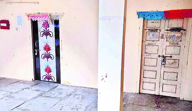 సంక్షేమ హాస్టళ్లకు తాళాలు!