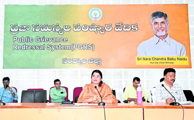● జిల్లా కలెక్టర్‌ రాజకుమారి 