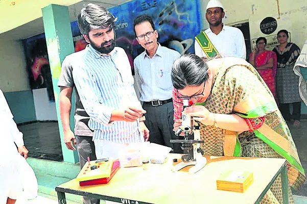 ప్రయోగశాలను సందర్శించిన కలెక్టర్‌