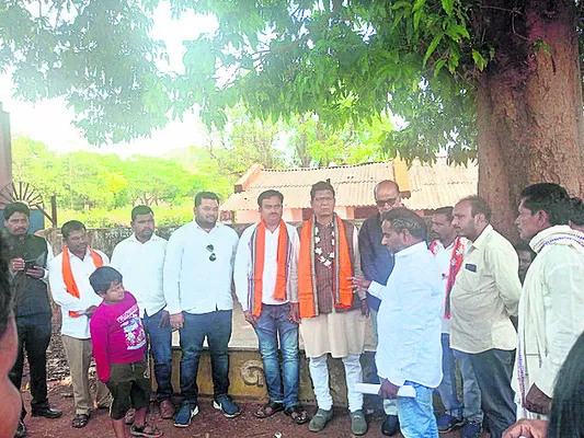 రెంగాలో బీజేపీ నాయకుల పర్యటన