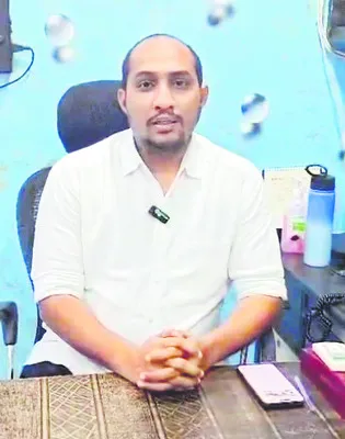 పోలీస్‌ స్టేషన్‌కు బేడీలా...! 