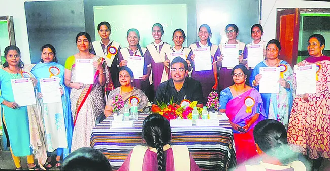 యువత సృజనాత్మకతను అందిపుచ్చుకోవాలి 