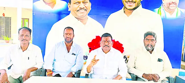 పేదల భూముల ఆక్రమణపై విచారణ జరిపించండి