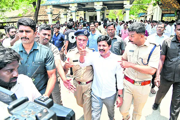 పంటకు రక్ష.. భక్షకులకు శిక్ష 