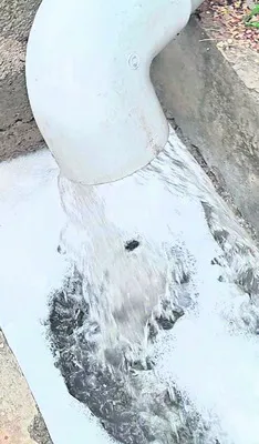 పంట పొలాల్లోకి  కాలుష్య జలాలు 