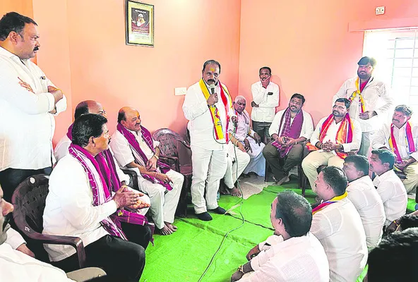 కురుమలు అన్ని రంగాల్లో ఎదగాలి 