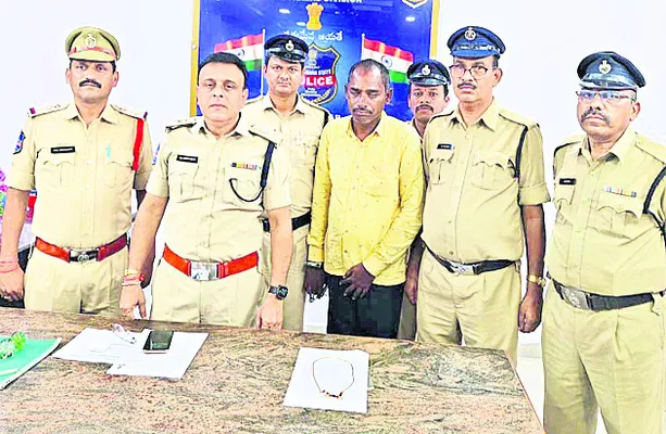 అంతర్‌ జిల్లా దొంగ అరెస్ట్‌