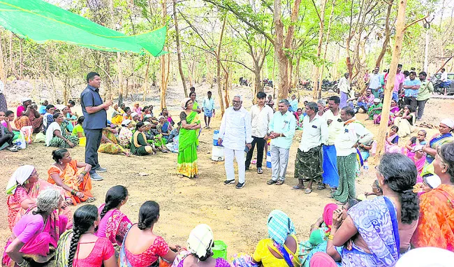 విడతల వారీగా పని కల్పించడం సరికాదు