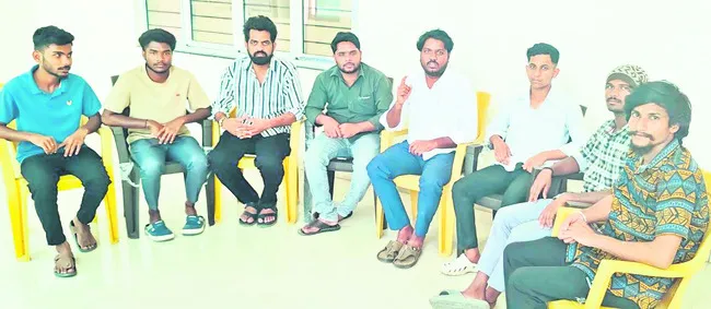 అక్రమ నియామకాలపై కలెక్టర్‌ స్పందించాలి