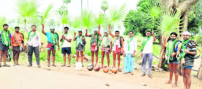 సాంఘిక బహిష్కరణ చేసిన వారిని శిక్షించాలి