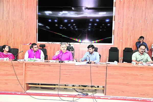 జిల్లా అభివృద్ధికి కృషి చేయాలి 