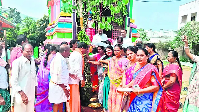 ముత్యాలమ్మ ఉత్సవానికి ముహూర్తపు రాట
