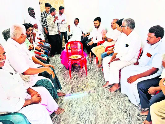 సమష్టి కృషితో పార్టీని బలోపేతం చేసుకుందాం 