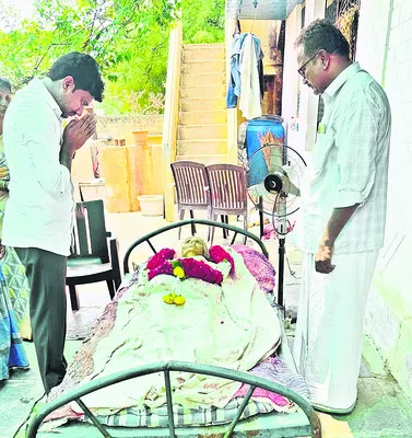 వడదెబ్బతో వృద్ధురాలి మృతి 
