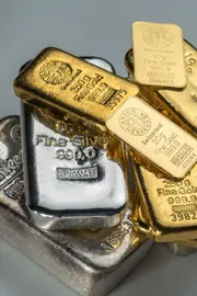 Robert Kiyosaki Advised People To Put Their Money In Gold Silver And Bitcoin3
