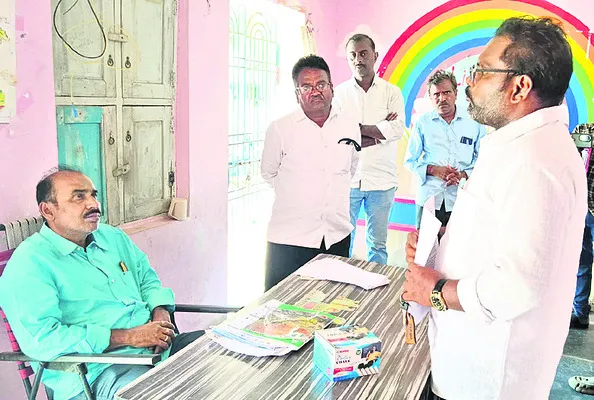 విద్యార్థిని పట్ల అసభ్య ప్రవర్తనపై విచారణ