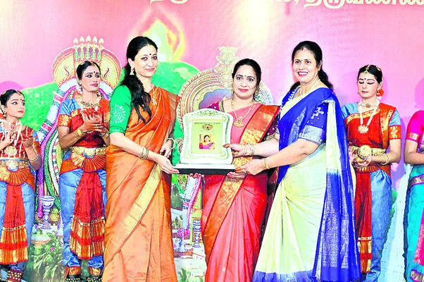 విజయవంతంగా నాట్య ప్రదర్శనలు