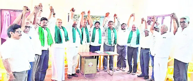 కోకో రైతులను ఆదుకోకపోతే ఉద్యమమే 