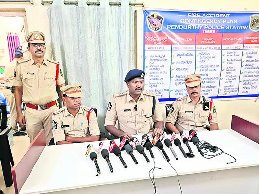 గంజాయి కేసులో నిందితుల అరెస్ట్‌, రిమాండ్‌