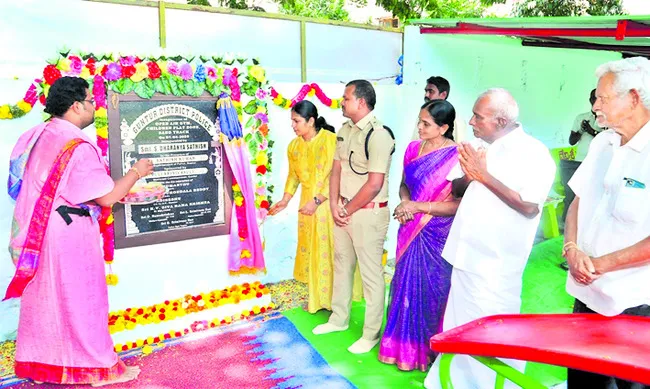పోలీస్‌ గ్రౌండ్‌లో ఓపెన్‌ ఎయిర్‌ జిమ్‌ ప్రారంభం 