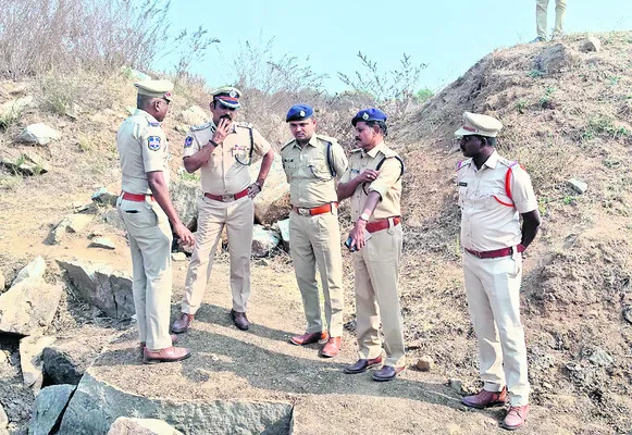 జంటలే లక్ష్యంగా దోపిడీలు 