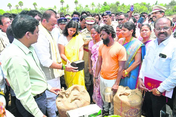ధాన్యం కొనుగోలు కేంద్రం ప్రారంభం 
